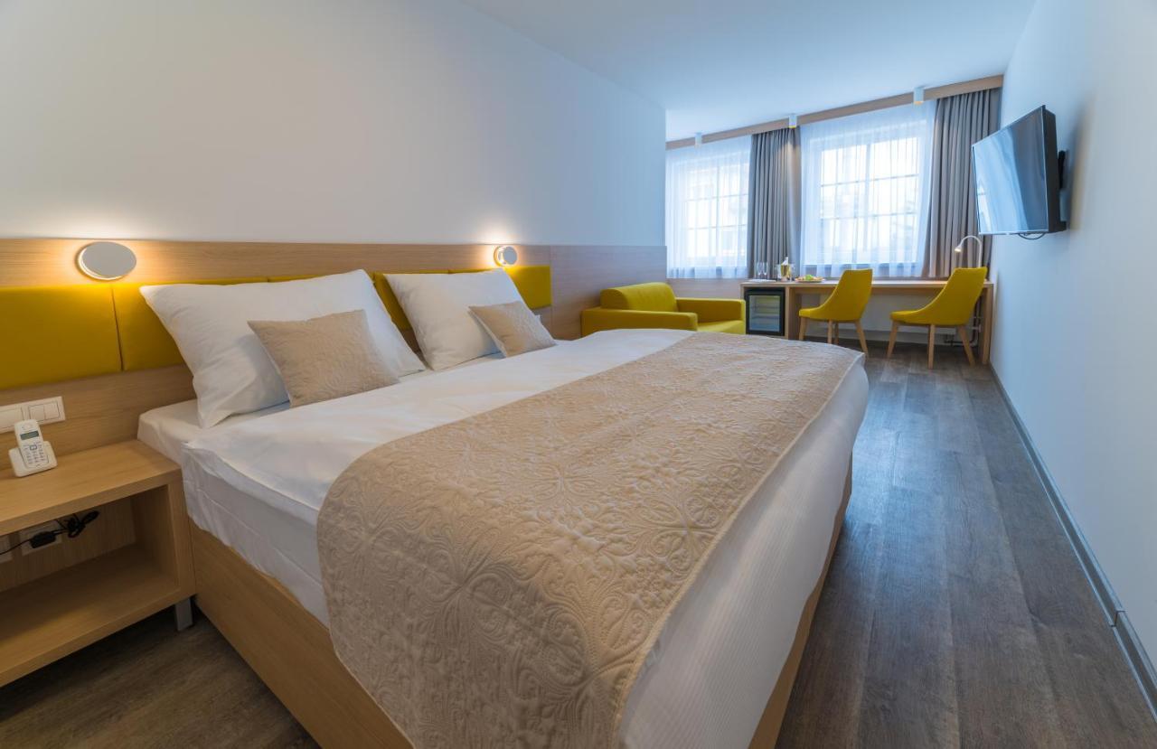 Wellness Hotel Iris Pavlov Eksteriør bilde