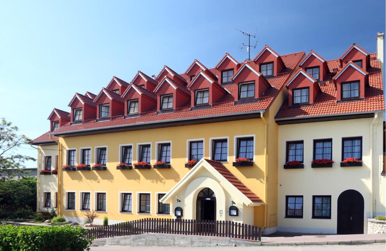 Wellness Hotel Iris Pavlov Eksteriør bilde