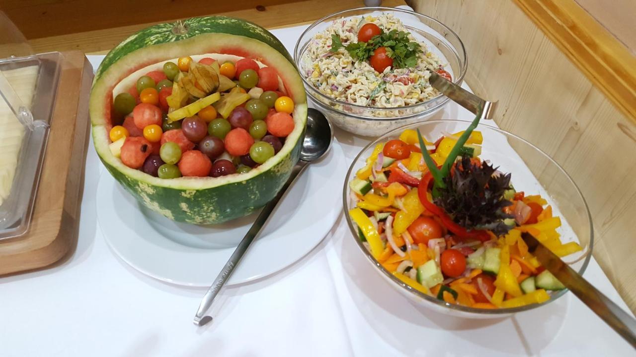 Wellness Hotel Iris Pavlov Eksteriør bilde