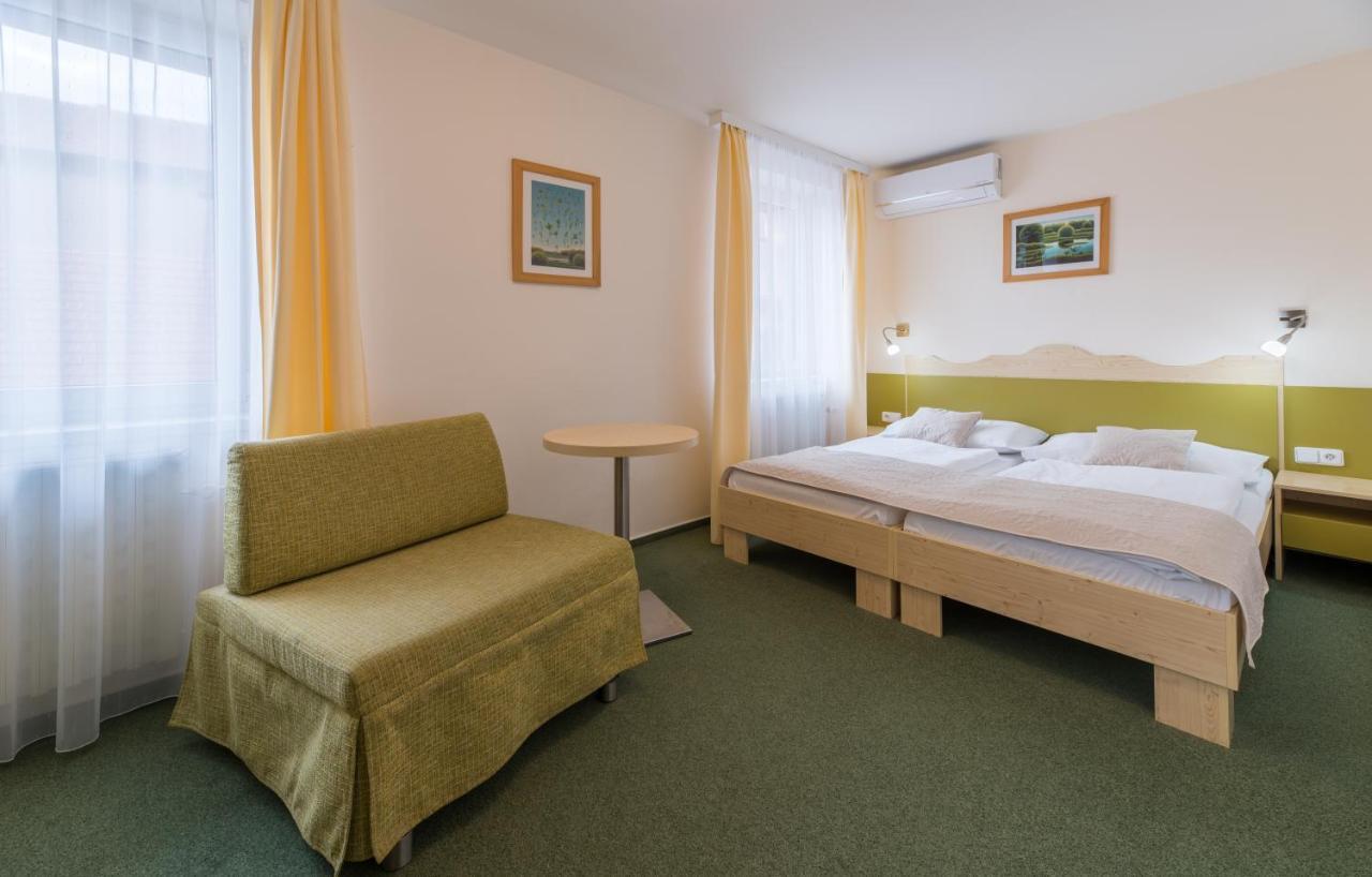 Wellness Hotel Iris Pavlov Eksteriør bilde
