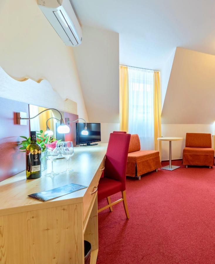 Wellness Hotel Iris Pavlov Eksteriør bilde