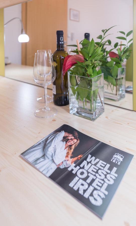 Wellness Hotel Iris Pavlov Eksteriør bilde